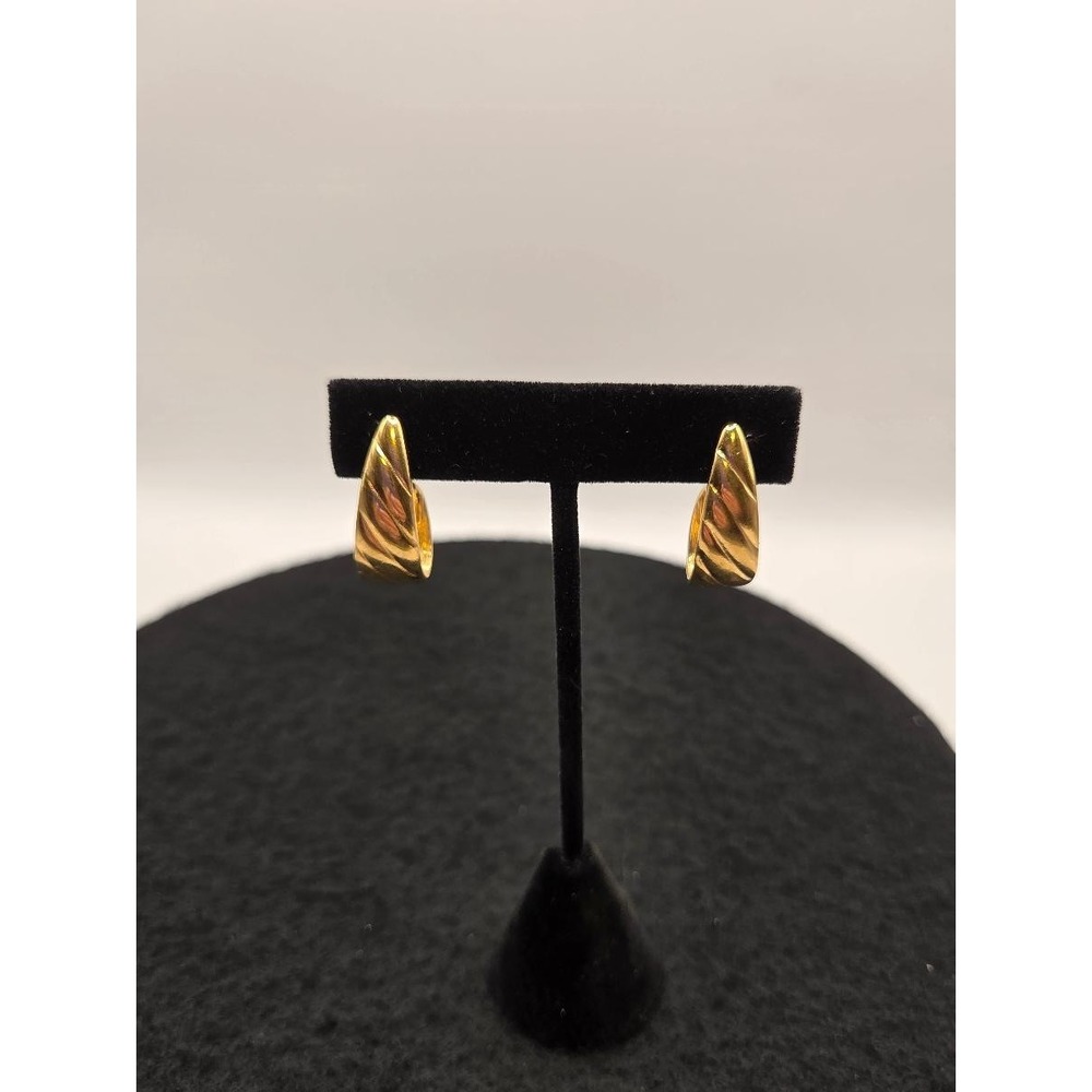 Vintage Signed Monet Gold Tone Ribbed Textured Hoop Clip On Earrings
